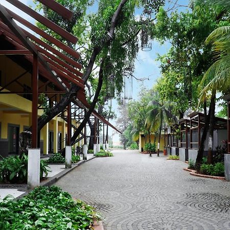 Shanti Resorts Valsad Exterior foto